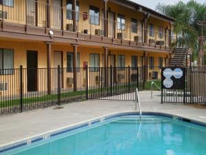 a swimming pool in front of a building at Best Economy Inn & Suites in Bakersfield +19 photos
