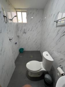 a white bathroom with a toilet and a shower at Guesthouse Sondol in Loon +11 photos