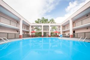 a pool in the courtyard of a hotel at Baymont by Wyndham Mobile/ I-65 in Mobile