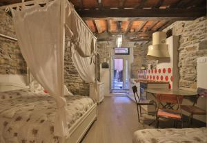 A bed or beds in a room at Cantina del Pescatore
