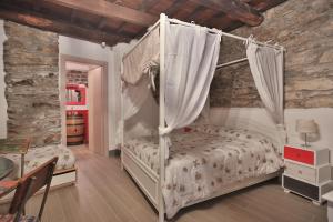 A bed or beds in a room at Cantina del Pescatore