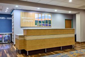 a welcome to flanagan sign in a lobby at Hampton Inn & Suites Grants Pass in Grants Pass +36 photos