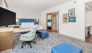 a hotel room with a desk and a bed at Hampton Inn & Suites Grants Pass in Grants Pass