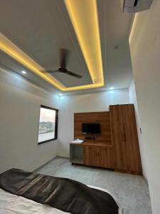 a bedroom with a bed and a tv on a ceiling at KD Palace Hotel And Restaurant in Jaipur