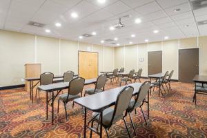 a classroom with tables and chairs in a room at Quality Suites Hickory South in Hickory +25 photos