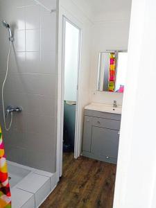 a bathroom with a shower and a sink at La bonne location à HOSSEGOR ! in Soorts-Hossegor