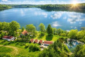an aerial view of a lake with houses and trees at Вили Янкови in Dobri Dyal