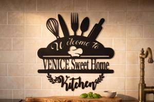 a kitchen sign that reads a desire to vincentgets sweet home at VENICE Sweet Home - your home in a beautiful neighborhood of the City of Venice in Favaro Veneto
