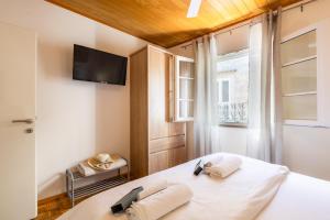 a bedroom with a bed with two towels on it at Apartman Ana Lotre in Vela Luka
