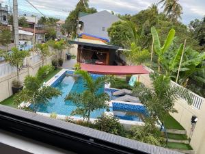 an overhead view of a swimming pool with palm trees at Casa Sandrine Resort in Malolos