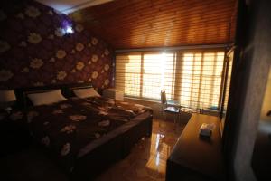 Voodi või voodid majutusasutuse Isra Hotel toas