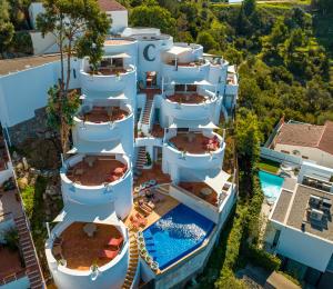 an aerial view of a building with a pool at Agi Castell Mar in Roses