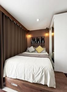 a bedroom with a large bed with white sheets at Residencias Lim - Cityscape Residences in Bacolod