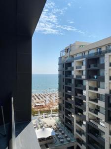a view of the beach from a building at Mamaia-NordCom Apartamente Exclusiviste S Resort 1 CBN la plaja Azimuth in Mamaia Sat/Năvodari