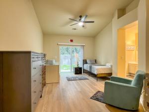 a bedroom with a bed and a ceiling fan at Oakley Bay Area Haven in Oakley