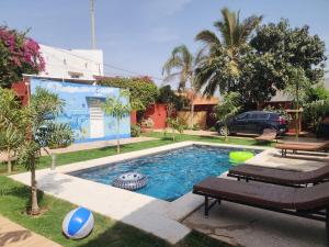 a swimming pool in the backyard of a house at Cases conviviales et chaleureuses in Sali Tapé