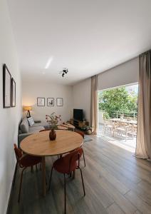 a living room with a table and a couch at Tashó Simply Living in Xylokastro