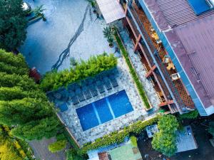 an overhead view of a swimming pool next to a building at Zondela House in Nkoanrua