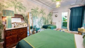 a bedroom with a green bed and a sink at Riad & Spa Stella Cadente Marrakech in Marrakesh