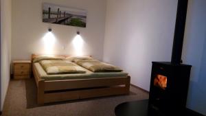 Postel nebo postele na pokoji v ubytování Chata - Apartmán Čistá v Krkonoších