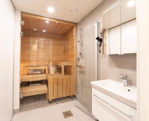 a small bathroom with a sink and a shower at Ride & Glide Ylläs, lakanat ja loppusiivous sisältyvät in Ylläsjärvi +8 photos