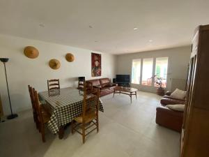 a living room with a table and a couch at Frangipanier, Maison quartier calme, 1,5km de la plage, 6 pers in Les Sables-d'Olonne