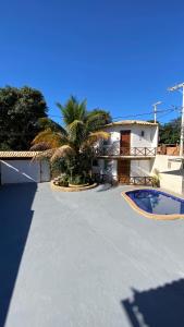 a villa with two swimming pools and a house at FamilySpace in Búzios