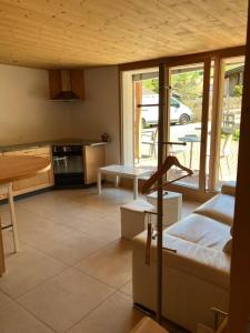 a room with a kitchen and a living room at 2-Zimmer Ferienwohnung,Parterre,Sitzplatz,Garage in Adelboden