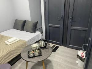 เตียงในห้องที่ Halabyan Hotel