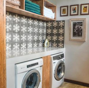 a laundry room with a washer and dryer at Umah Sunset in Ubud