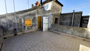 a building with two doors on the side of it at Calle Bottari ChioggiaPL in Chioggia
