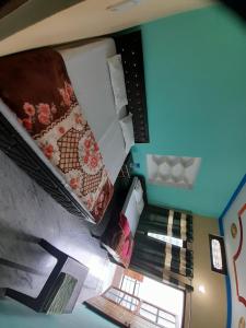 an overhead view of a bedroom with two bunk beds at Chaukhamba view stay in Gupta Kāshi