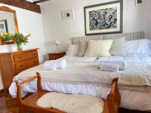 a bedroom with two beds with towels on them at MyG-BarriAlto in Cirueña +30 photos