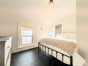 a bedroom with a bed and a window at Red Roof Guesthouse in Cobourg