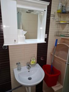 a bathroom with a sink and a mirror and a tub at Visnja in Gornja Toplica