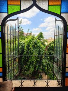 a window with a view of a garden at Hôtel la medina in Antananarivo