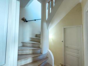 a staircase in a house with a white door at La Mouette Bleue maison de ville individuelle et climatisée in Martigues +36 photos