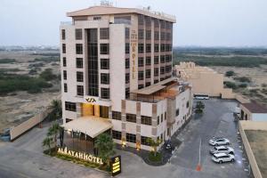 an aerial view of a hotel with cars parked in a parking lot at فندق الراية الفندقية in Jazan