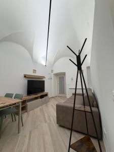 a living room with a windmill in the middle of the room at Dimora Piazza Palazzo in LʼAquila