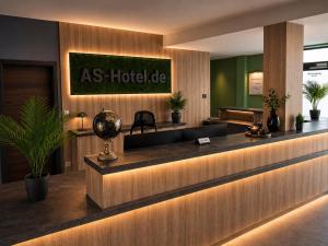 an as hotel die lobby with a reception desk at AS-Hotel NOM in Northeim