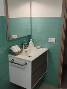 a bathroom with a sink and a mirror at Casa delle Rose Terrazza vista mare panoramica e relax a Cala Gonnone, WiFi, AC in Cala Gonone +29 photos