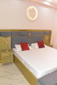 a bedroom with two beds with red pillows at Mehi villa in Ghaziabad