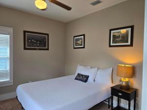 a bedroom with a bed and a lamp on a table at Barefoot Cottage B37 by Pristine Properties in Highland View +52 photos