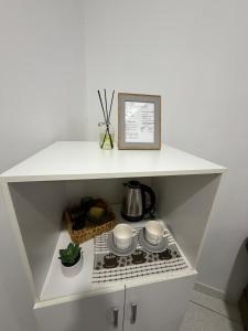 a kitchen with a stove with a tea pot on it at Habitación centro in Ciudad del Este