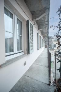 a corridor of a white building with windows at Casa Loren in Novara