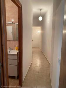 a hallway leading to a kitchen with a sink and a bathroom at Casa Villa Zarcillo in Torreorgaz