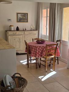 a dining room with a table and chairs and a kitchen at La Maison de Piolon in Beaumont-du-Ventoux +19 photos