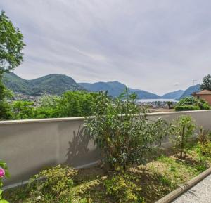 a garden with a view of the mountains at BELVEDERE - Lakeview Apartment 10 min from Lugano in Porza