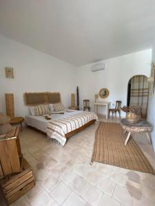 a large bedroom with a bed and a table at ecrin mogador in Aït Sidi Saïd