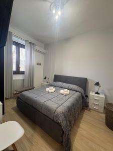 a bedroom with a bed with two towels on it at Casa Concordia in Agrigento